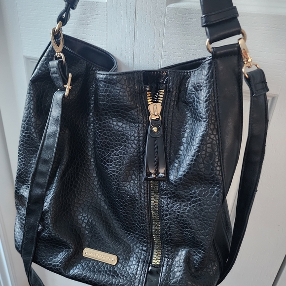 manocchio Handbags - Elegant Black Textured Shoulder Bag